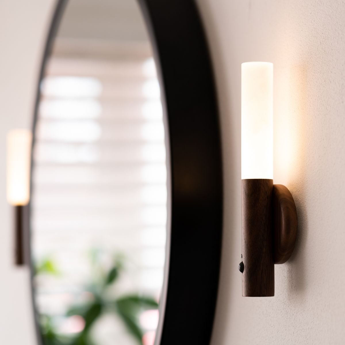 Zuhause & Stil™ Motion Sensor Magnetic Wall Sconce